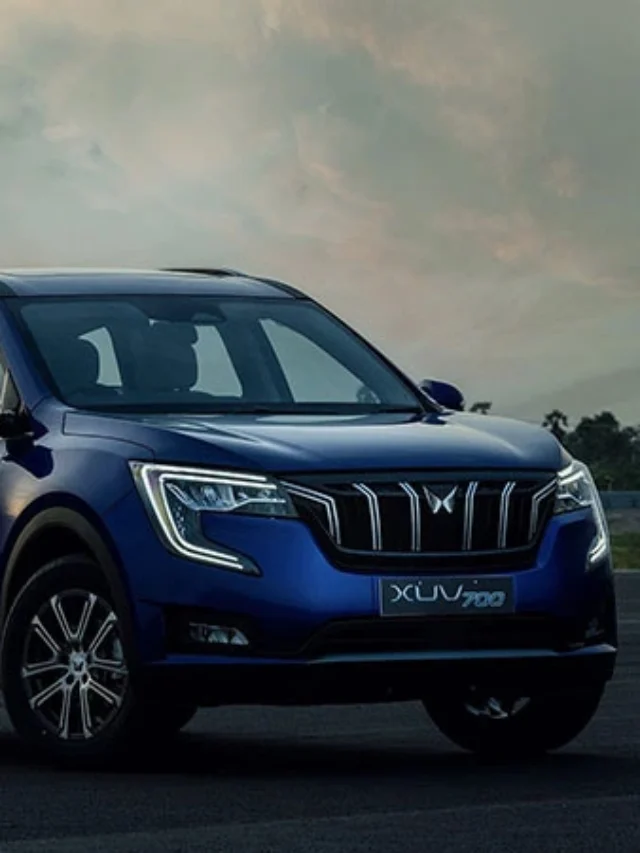 Mahindra-XUV700-front-profile-Photo