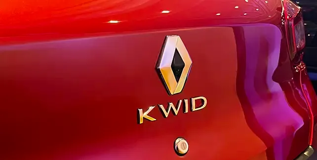 renault-kwid-rear-logo-with-new-color