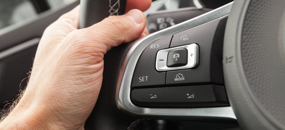 What-is-the-difference-between-cruise-control-and-adaptive-cruise-control?